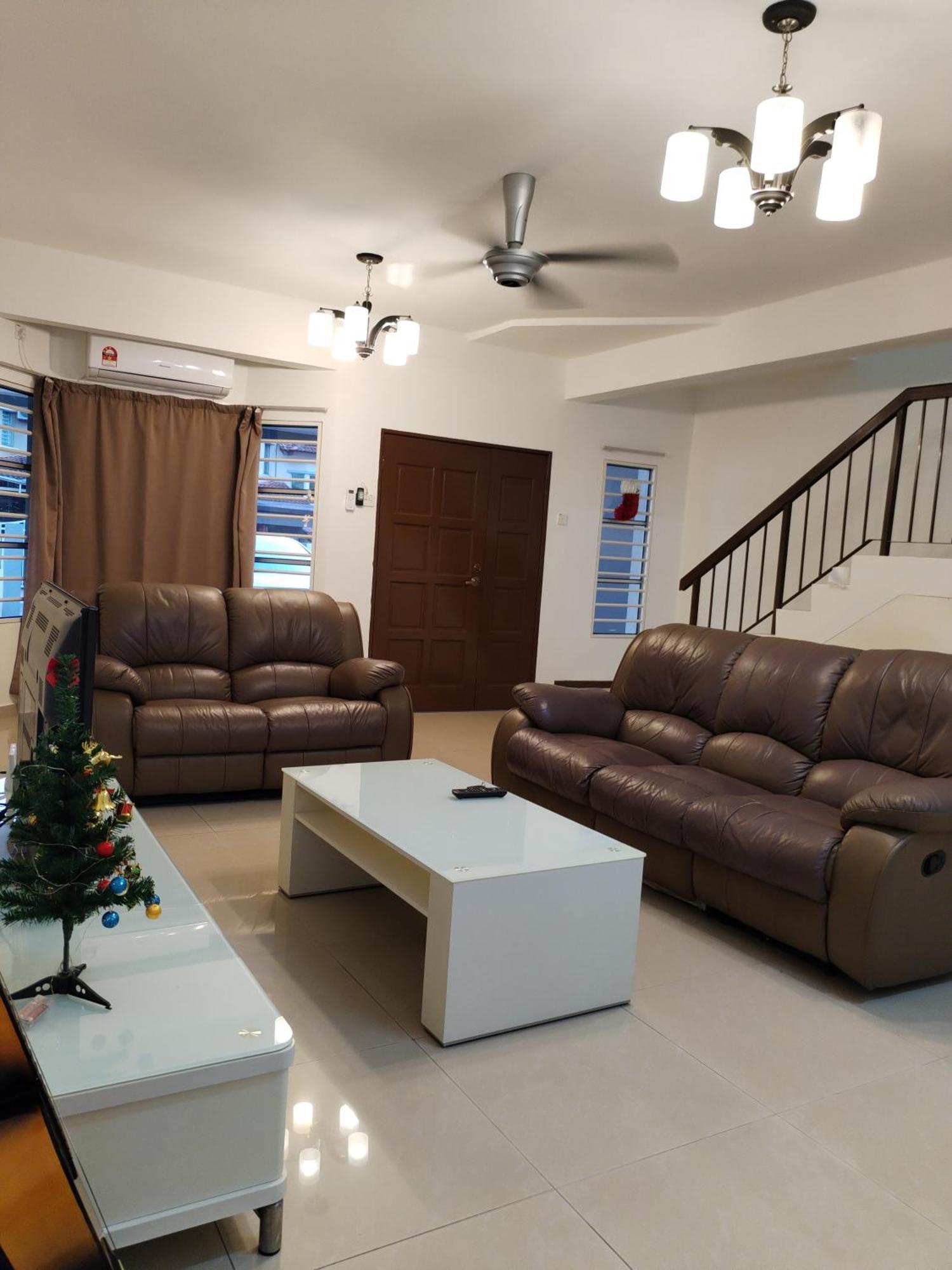 116 Bukit Indah Homestay- 5min To Town Apartment